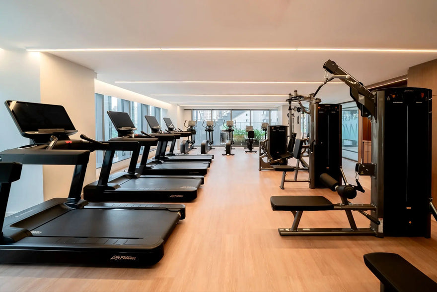 Guía Completa: Cómo Equipar un Gimnasio de Hotel 5 Estrellas en 2026