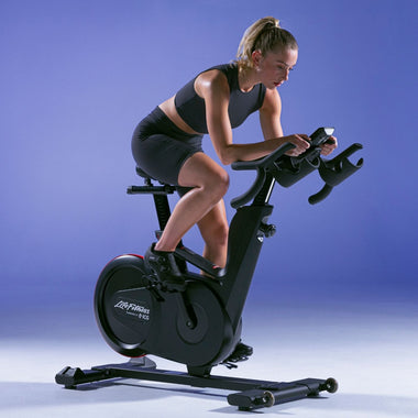 Bicicleta de spinning IC5  Life Fitness para entrenamiento en casa