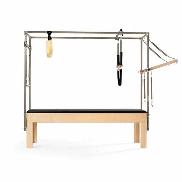 Cama de pilates Cadillac Fitness For Life Mexico, estructura de metal con múltiples accesorios para ejercicios de rehabilitación
