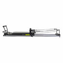 Cama de pilates Metro IQ® Reformer de Balanced Body, con estructura de madera y accesorios para ejercicio de Pilates.