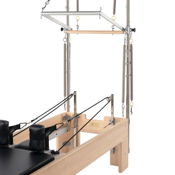 Cama de pilates Studio Reformer® con torre y mat de la marca Balanced Body, con estructura y accesorios visibles en la imagen.