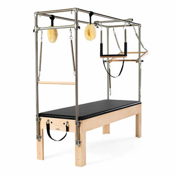 Cama de pilates Trapeze Table Cadillac de Fitness For Life Mexico con estructura y accesorios visibles en la imagen.