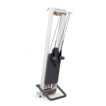 Cama de pilates Reformer Allegro® 2 de Balanced Body con estructura metálica y correas, diseñada para ejercicios de Pilates.